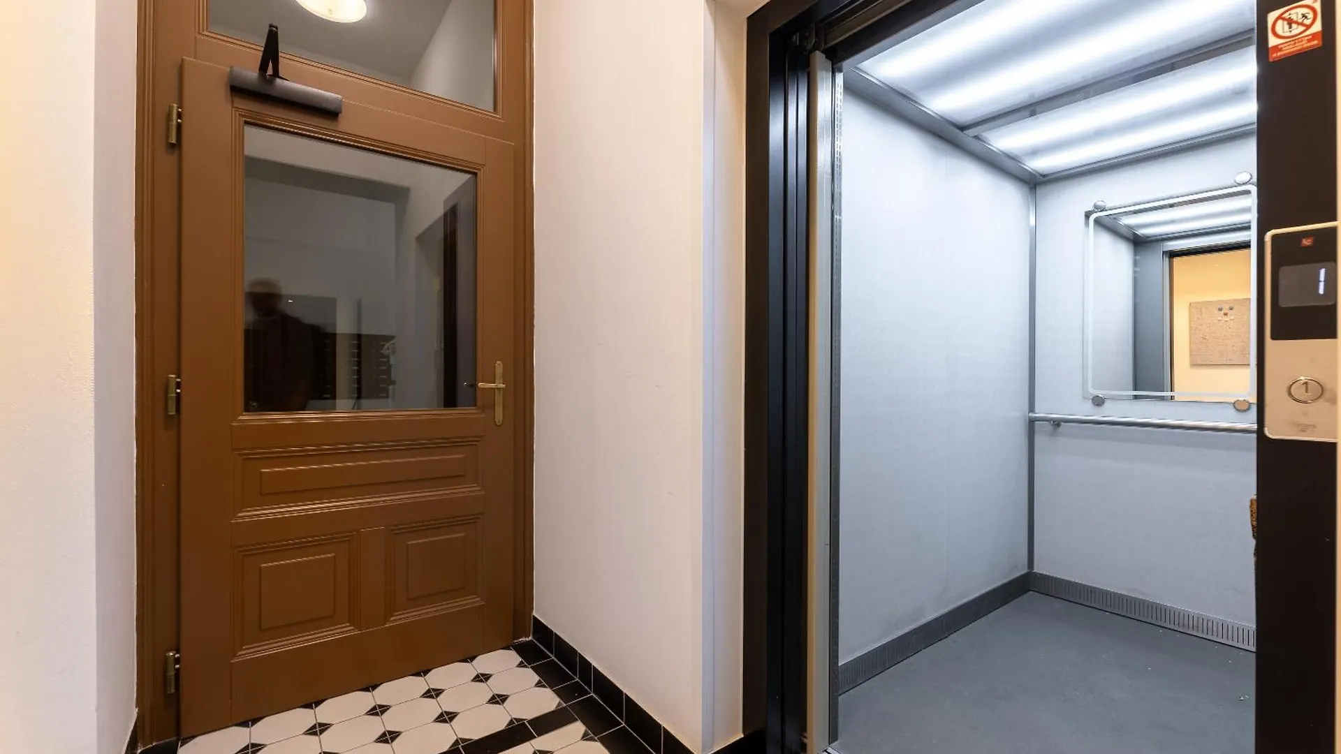 Modern Urban Room In The City Center Of براغ جمهورية التشيك